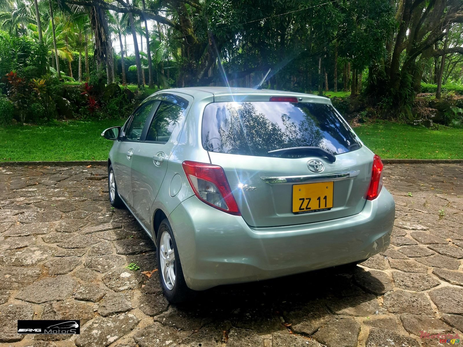 2011' Toyota Vitz 1300cc photo #3