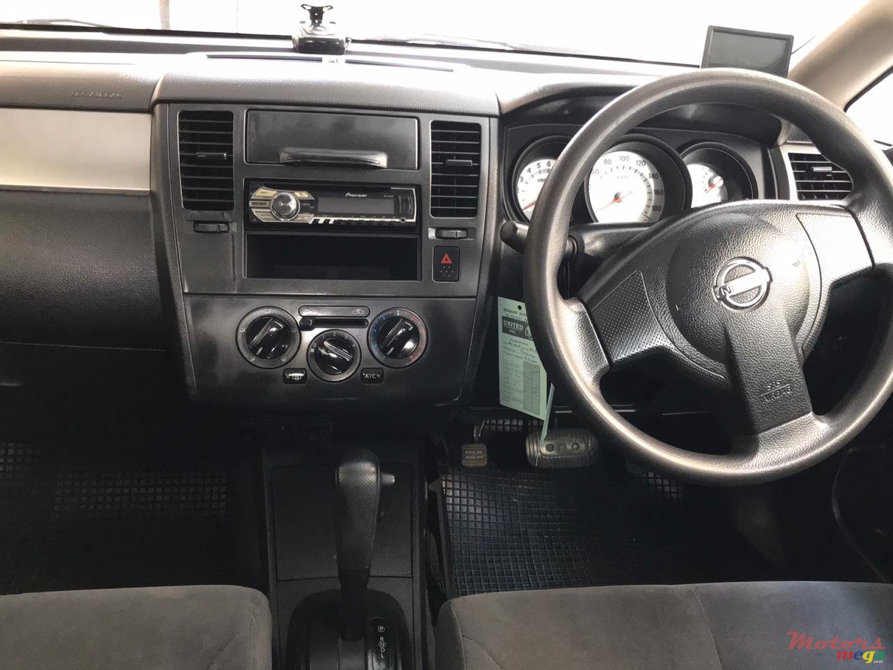 2011' Nissan Tiida photo #5