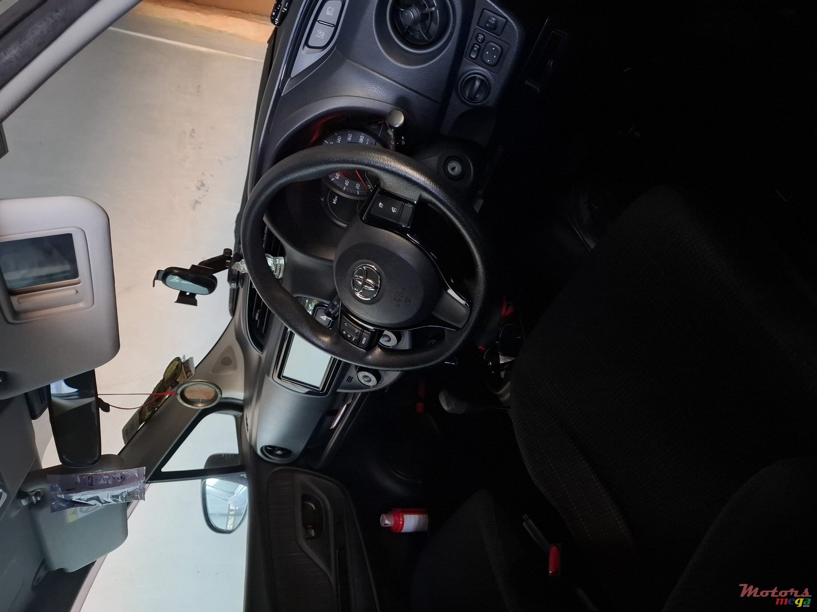 2017' Toyota Vitz None photo #4