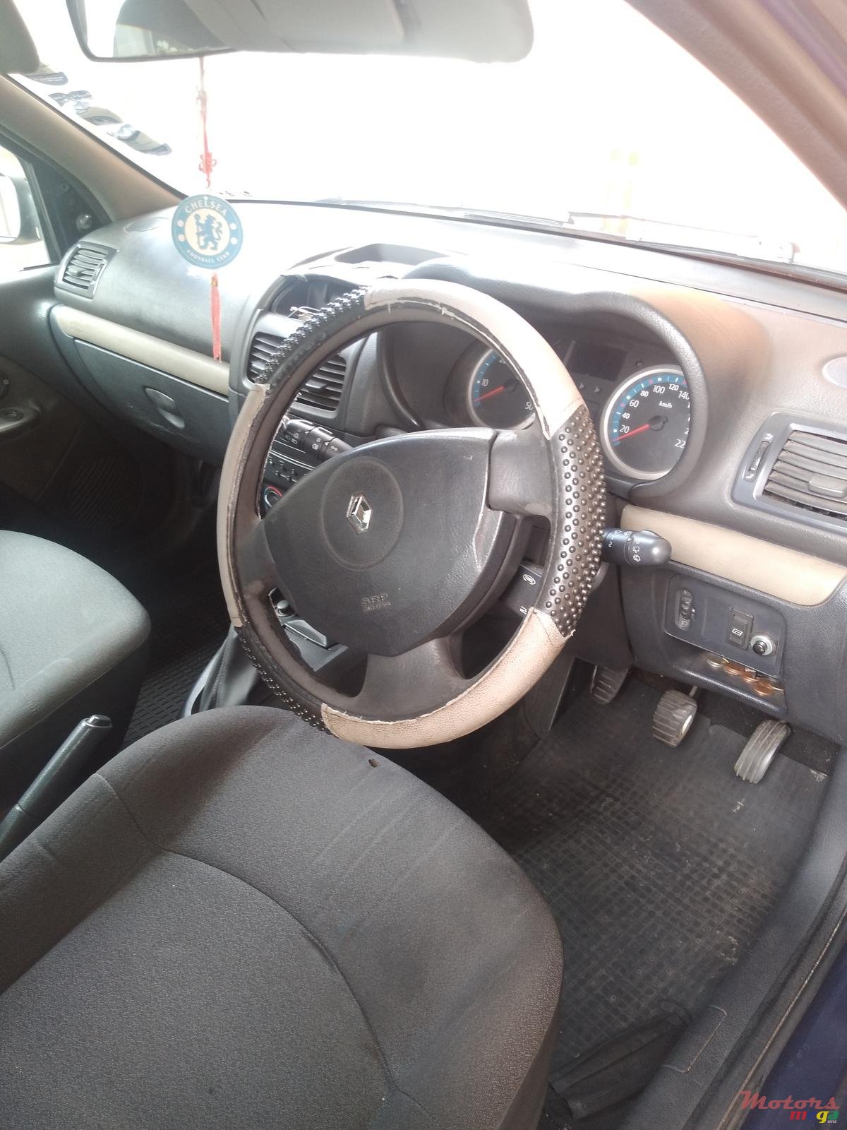 2004' Renault Clio photo #4