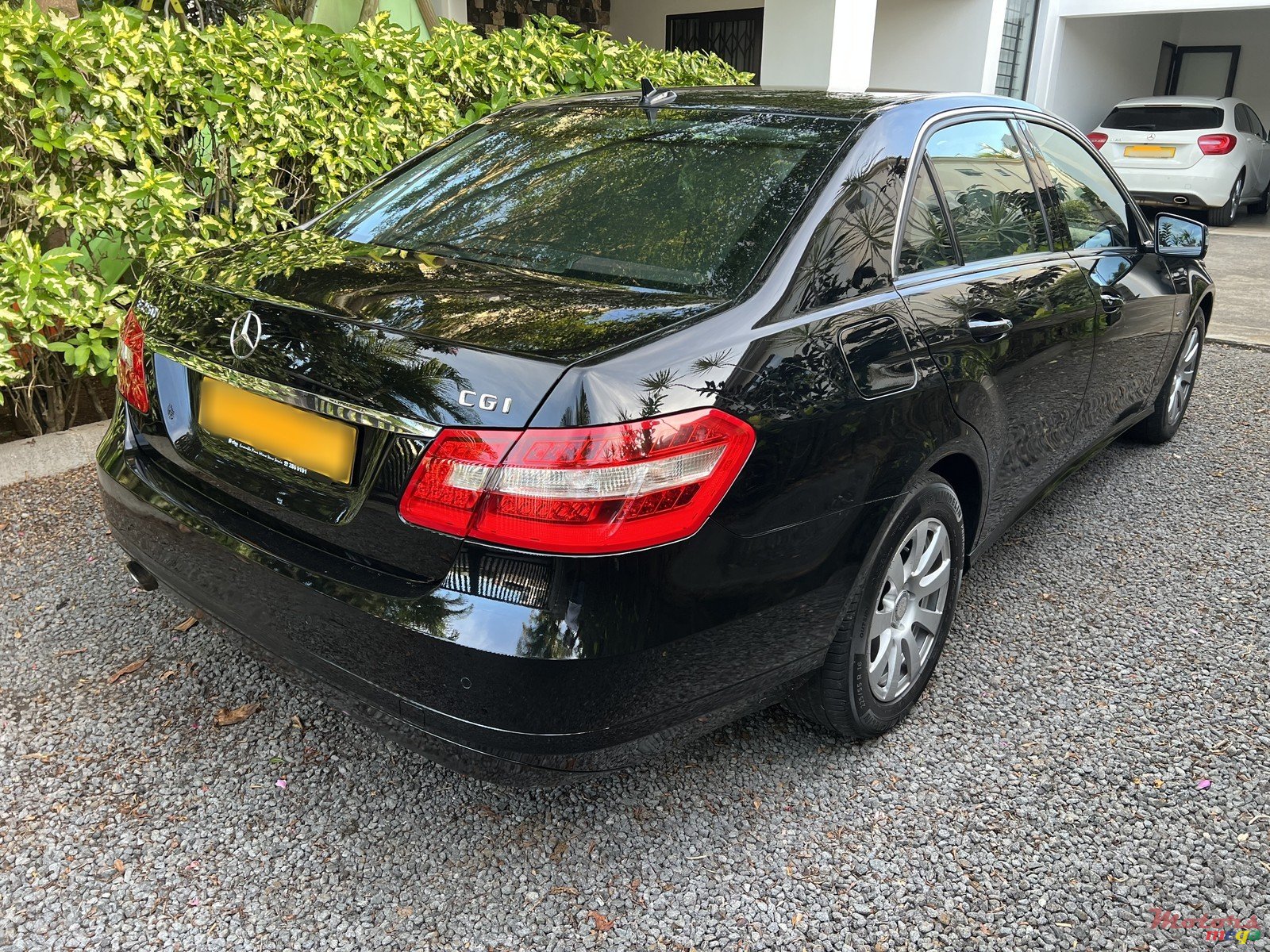 2009' Mercedes-Benz E 250 photo #3