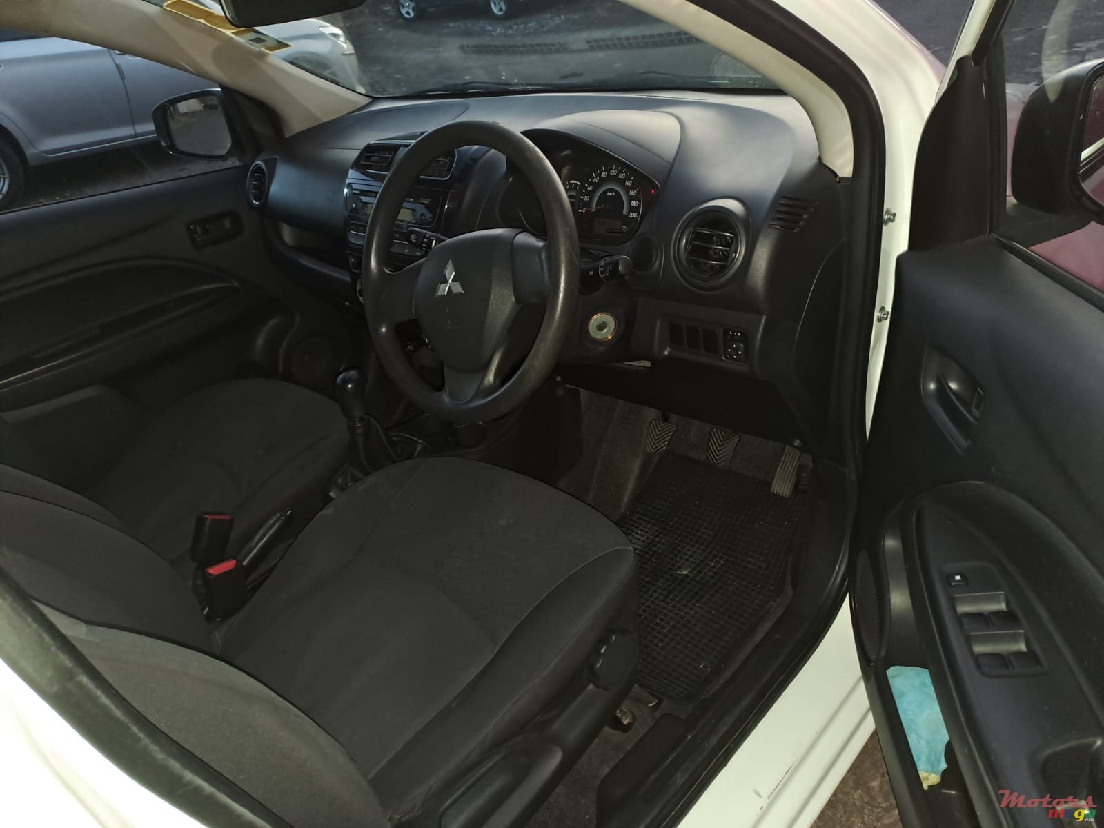 2014' Mitsubishi Mirage photo #6