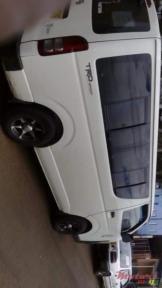 2005' Toyota HiAce photo #2