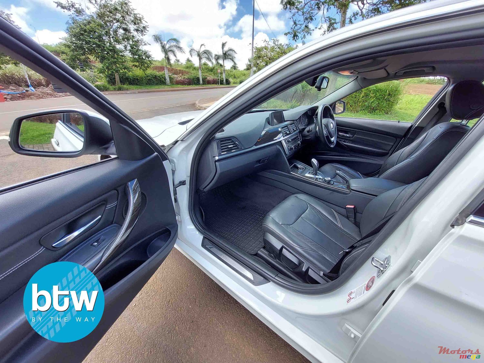 2012' BMW 3 Series photo #4