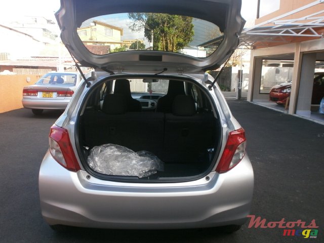 2011' Toyota Yaris Vitz JAPAN photo #4
