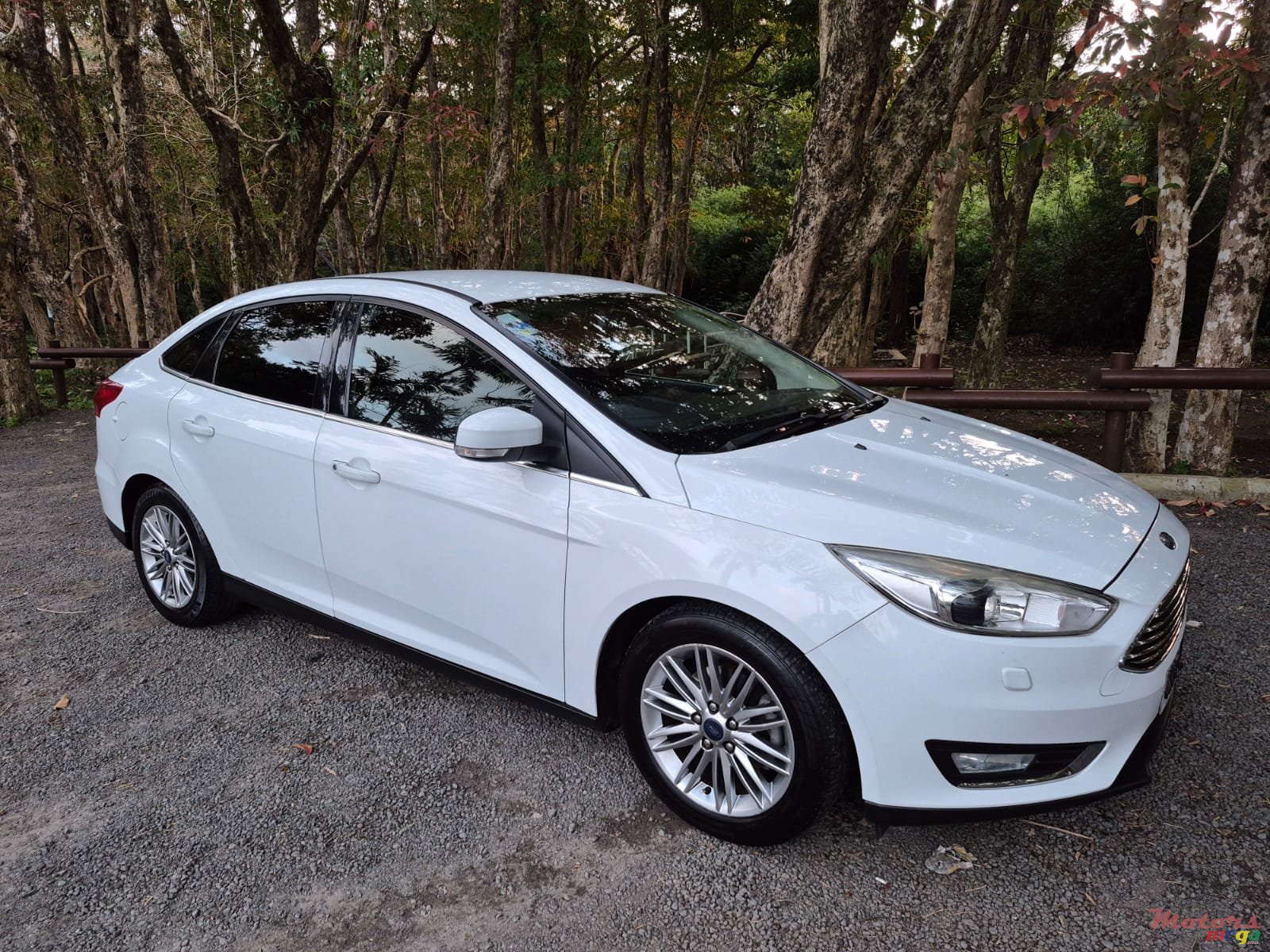 2017' Ford Focus Titanium Auto photo #3