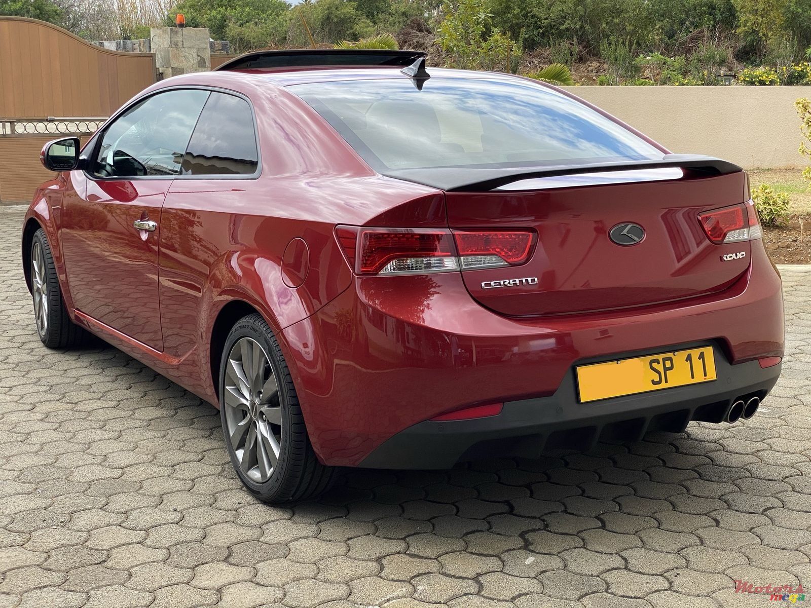 2011' Kia Cerato Koup photo #2