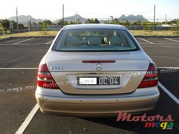 2004' Mercedes-Benz E-Class 220 CDI photo #3