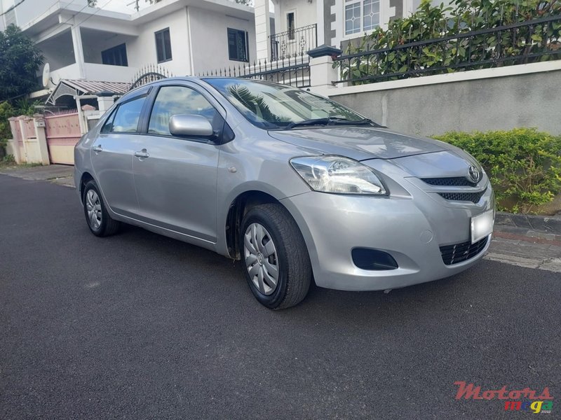 2006' Toyota Belta SCP92 photo #1