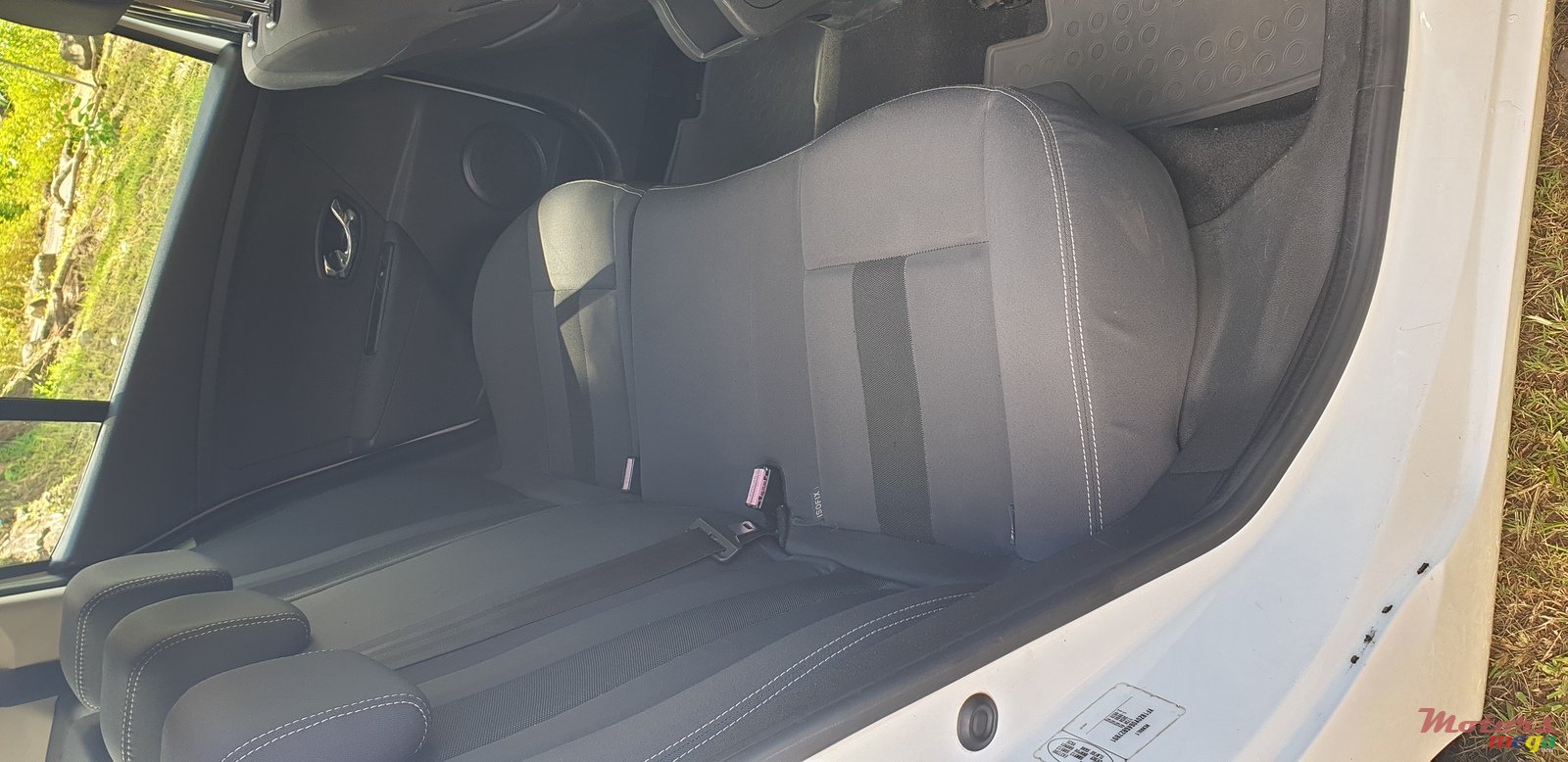 2012' Renault Megane photo #7