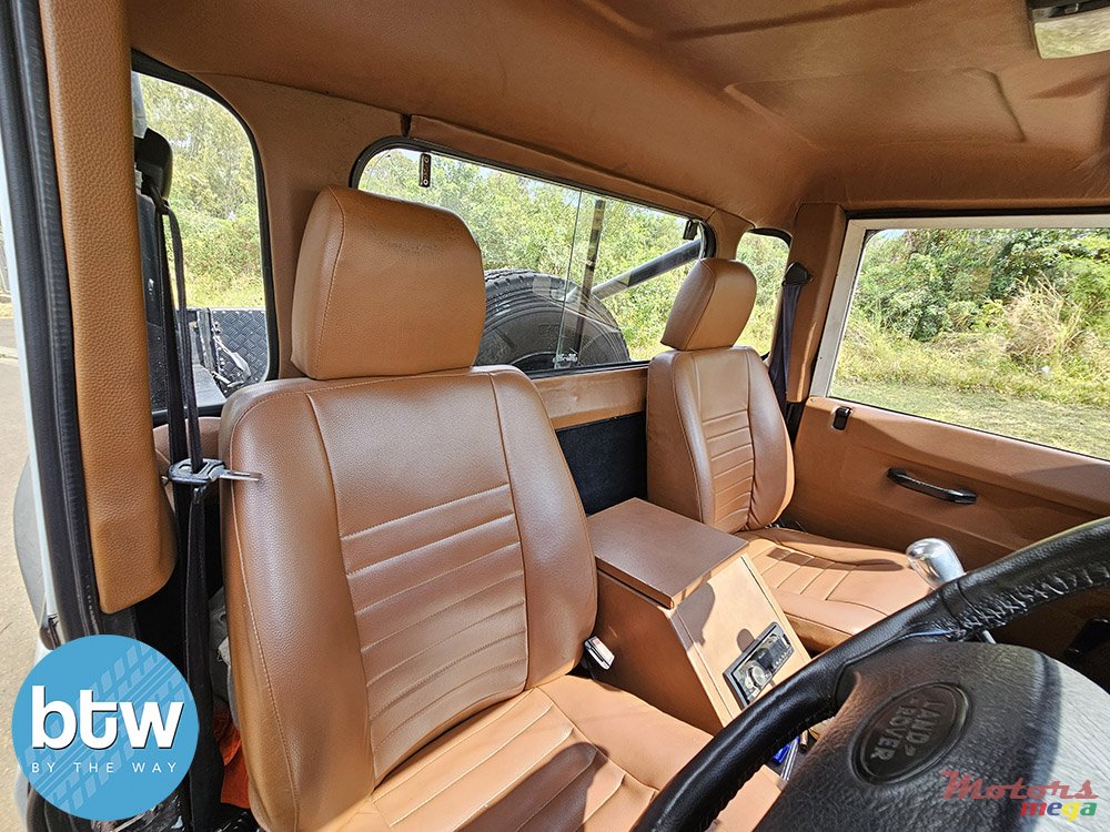 1997' Land Rover Defender 110 photo #7