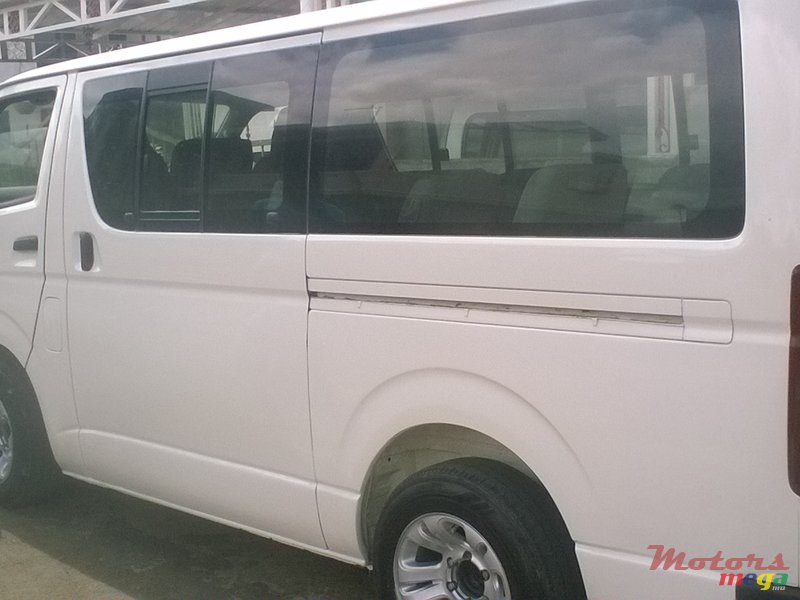 2005' Toyota HiAce photo #3