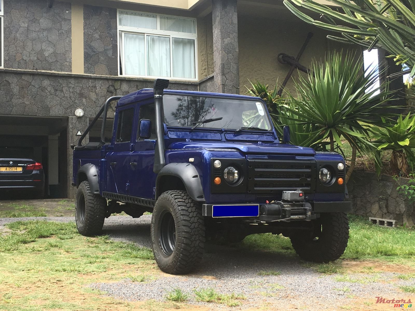 2000' Land Rover Defender photo #1