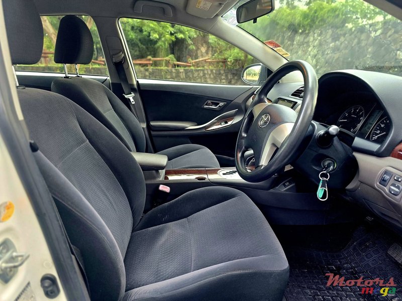 2015' Toyota Allion photo #6