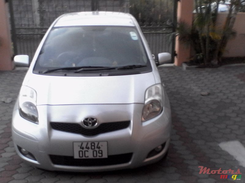 2009' Toyota Yaris Hatchback photo #1