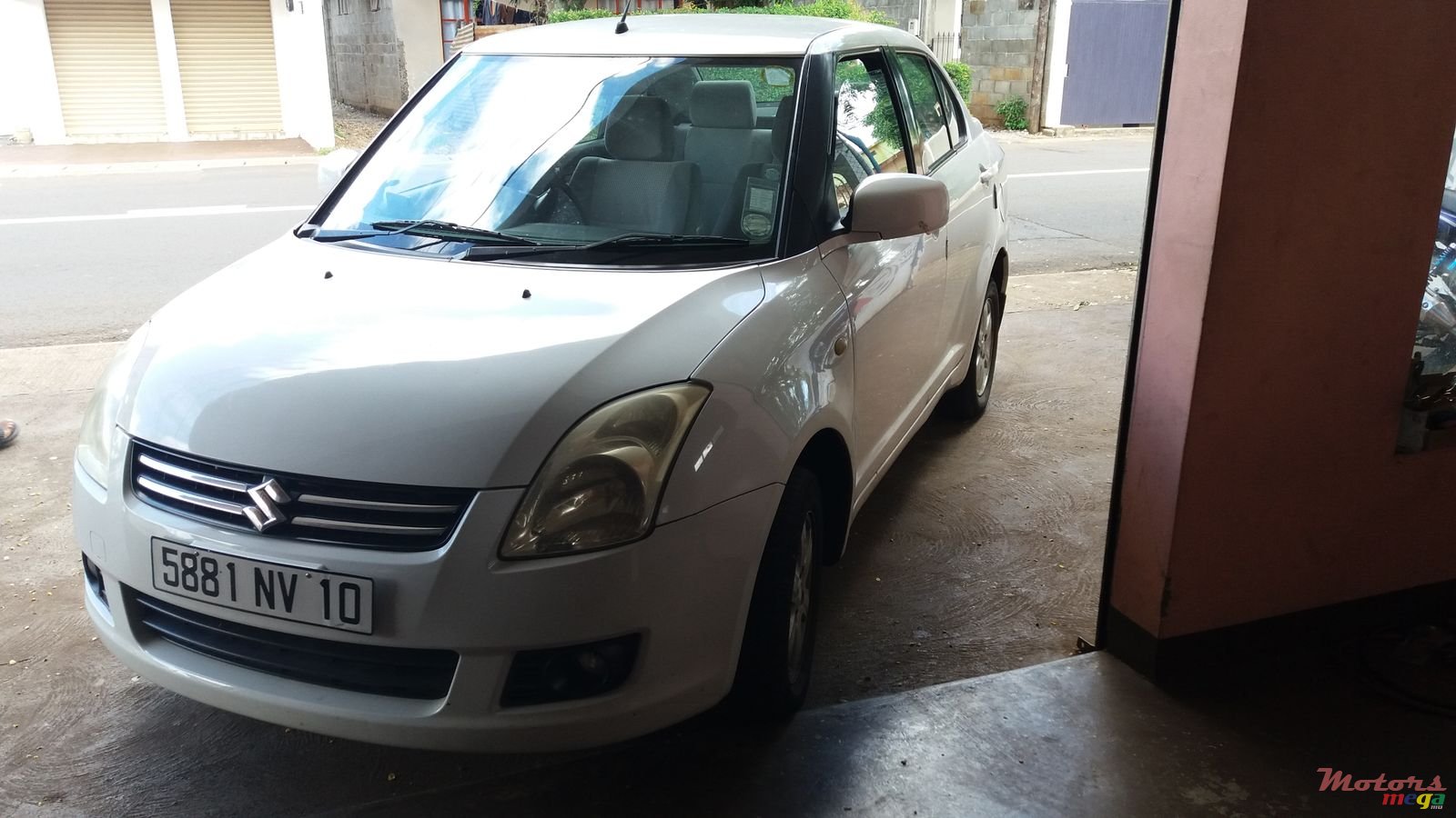 2010' Suzuki Swift photo #1