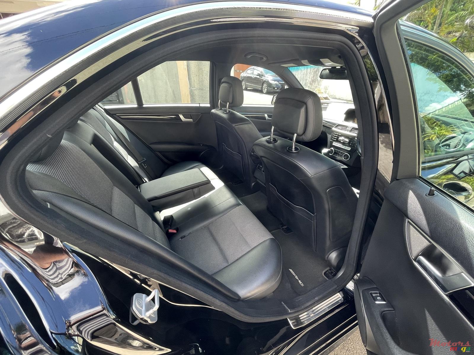 2011' Mercedes-Benz C180 Amg pack photo #6