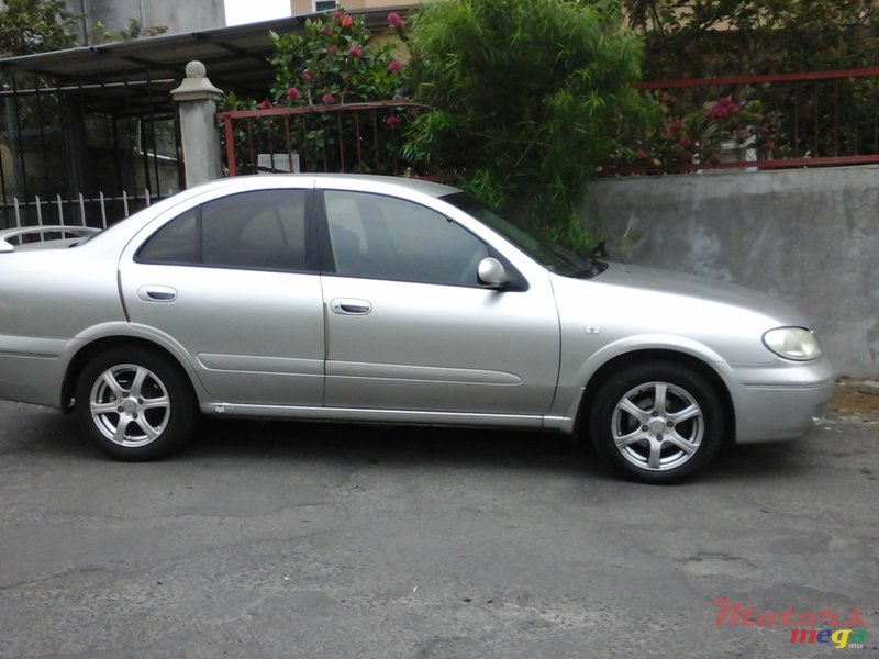 2005' Nissan Sunny photo #2