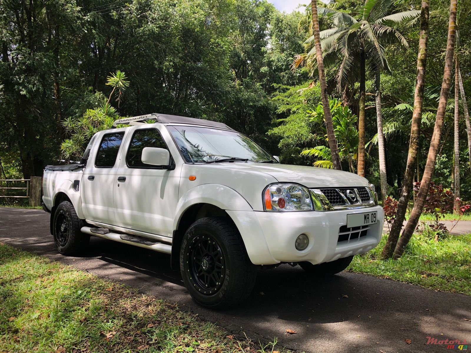 2009' Nissan Hardbody photo #1