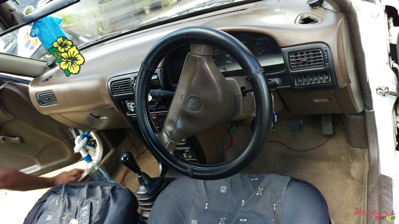 1993' Nissan Sunny photo #6