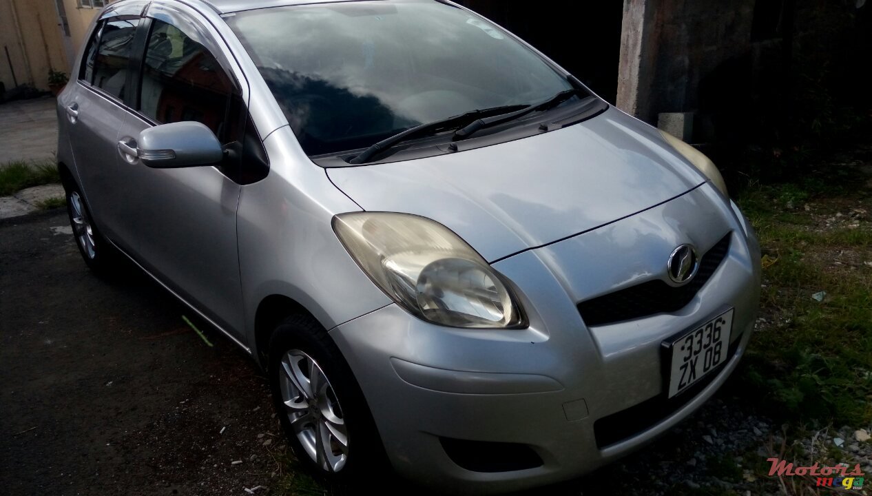 2008' Toyota Vitz photo #1
