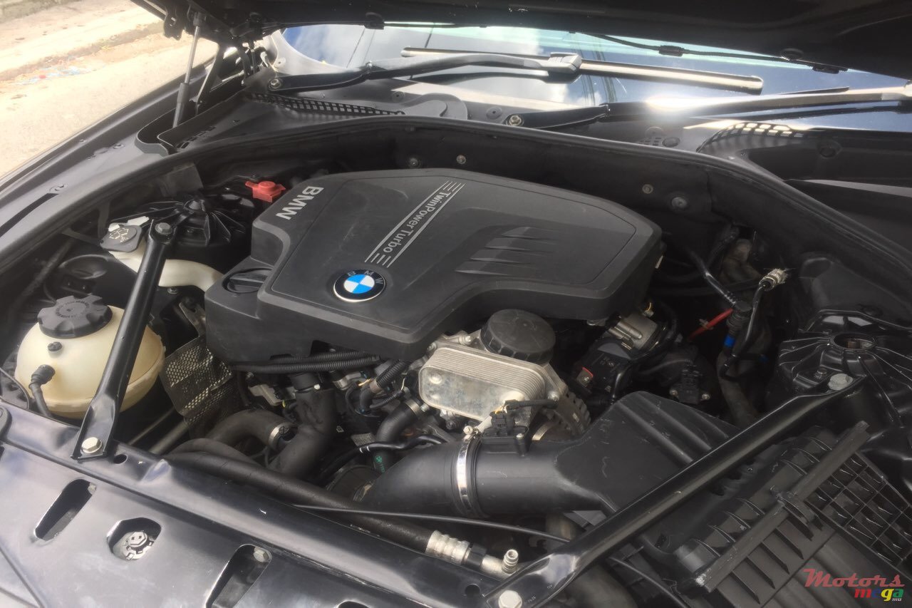 2012' BMW 520 photo #3