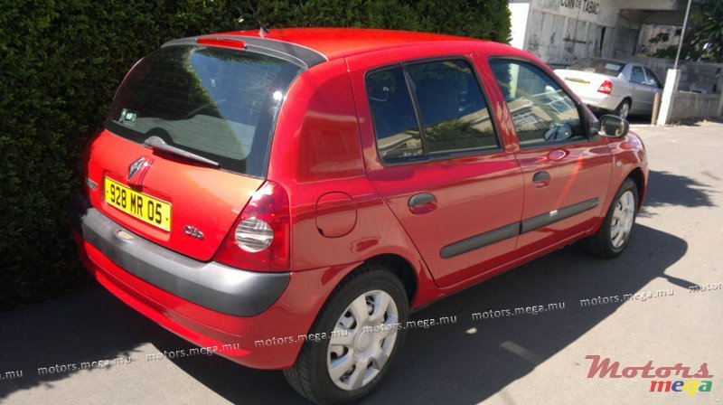 2005' Renault Clio photo #1