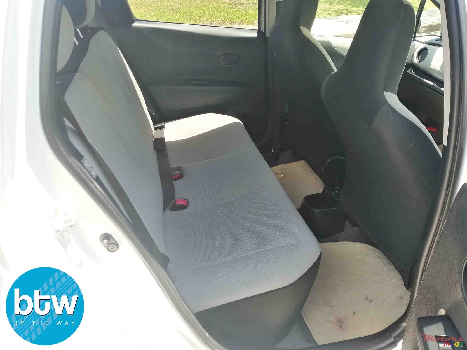 2011' Toyota Vitz Automatic photo #4