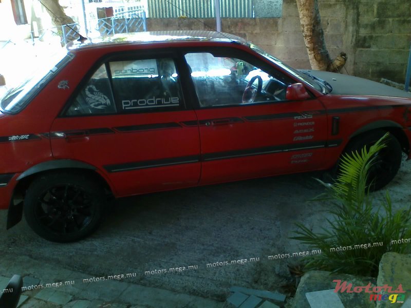 1992' Mazda 323 photo #1