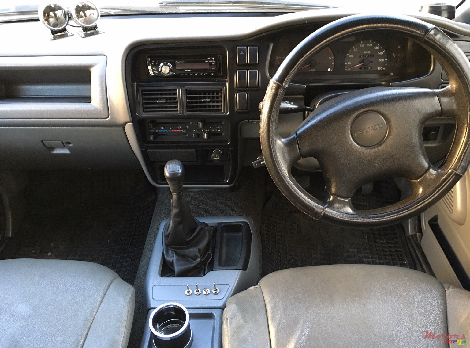 2002' Isuzu photo #3