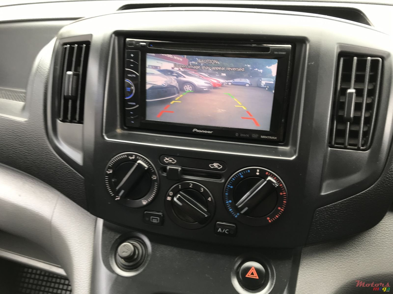 2011' Nissan NV 200 photo #4