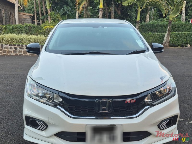 2018' Honda Grace Sport Limited Edition photo #1