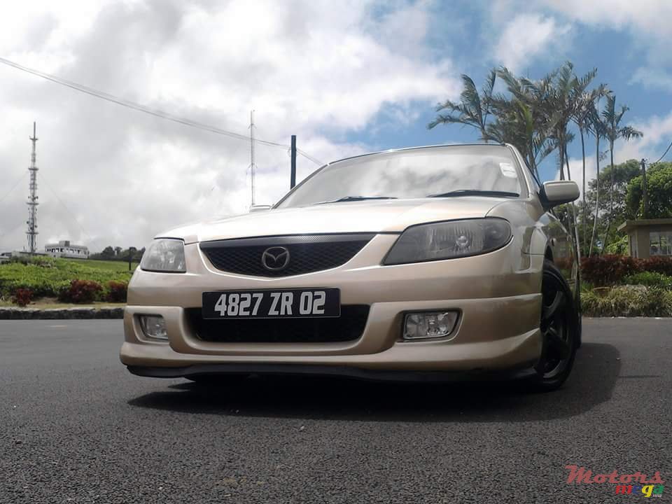 2002' Mazda 323 sports D'origine photo #1