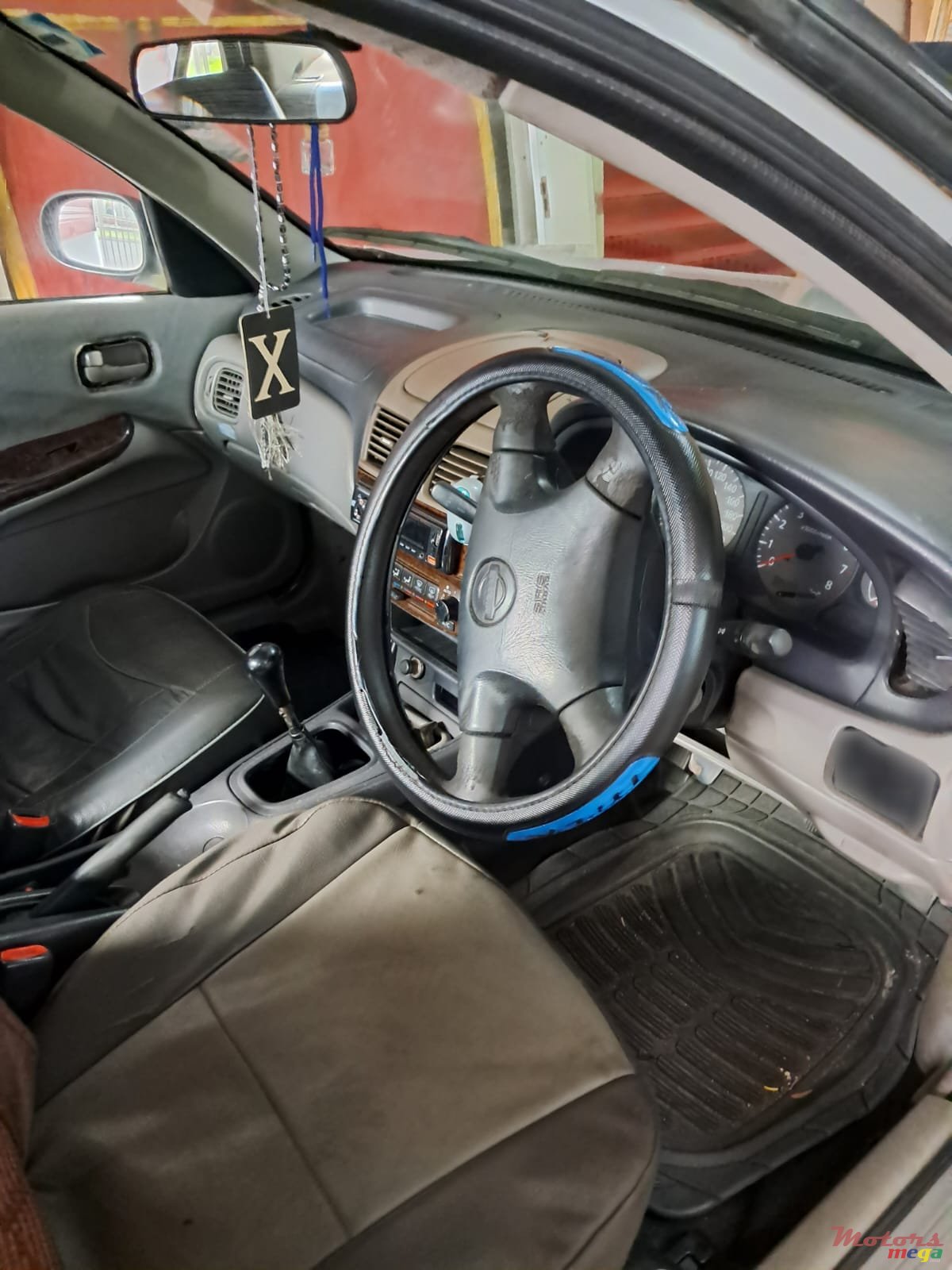 2001' Nissan Sunny photo #6