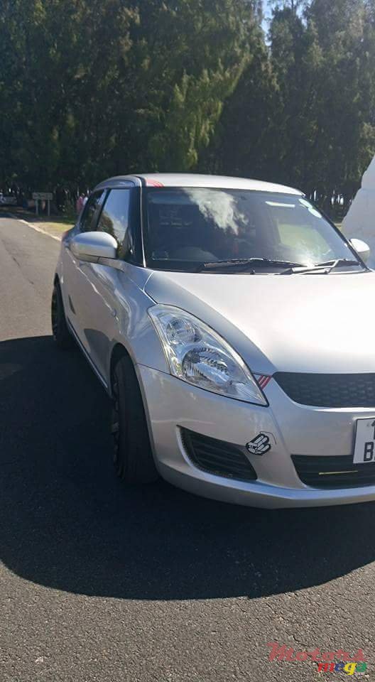 2011' Suzuki Swift photo #2