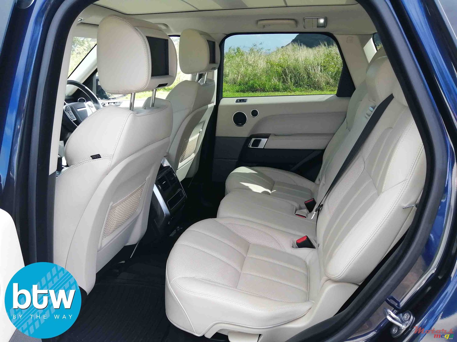 2015' Land Rover Range Rover Sport photo #4