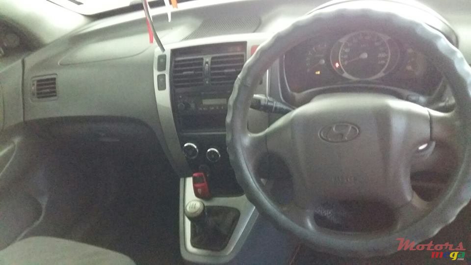 2005' Hyundai Tucson photo #2