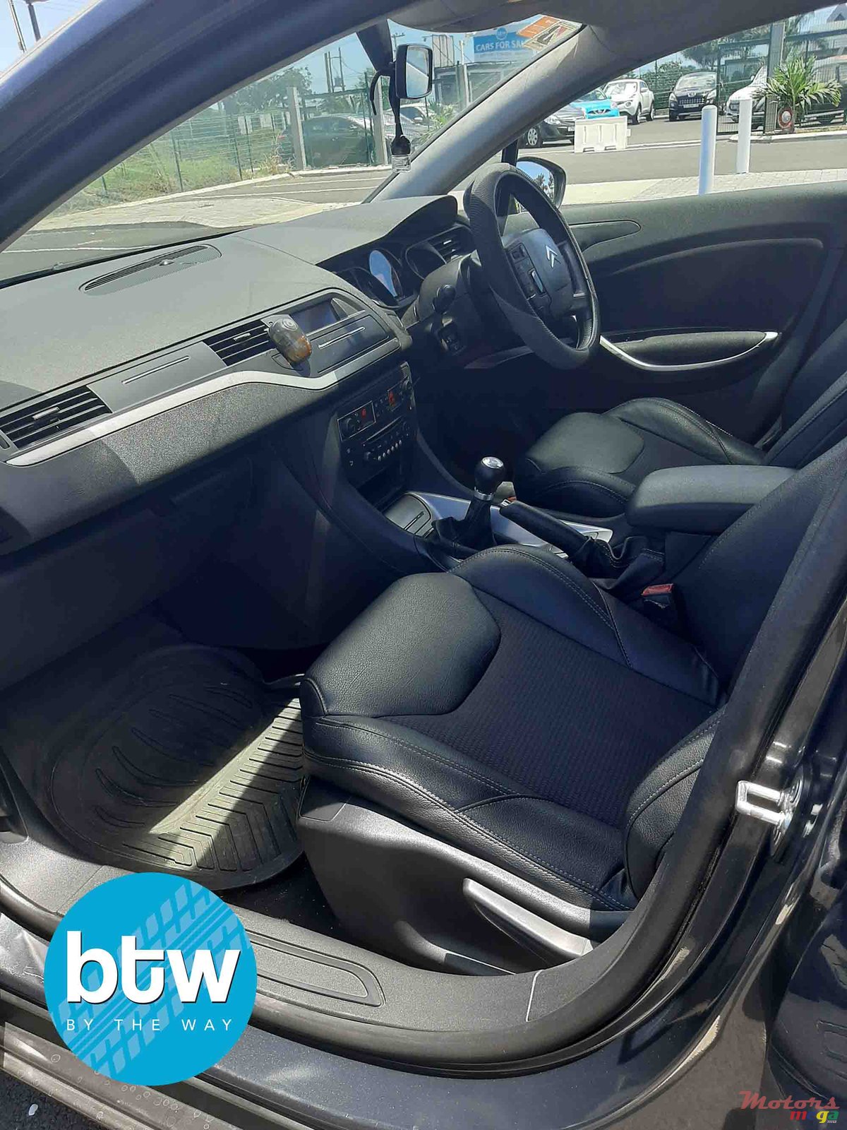 2010' Citroen C5 photo #5