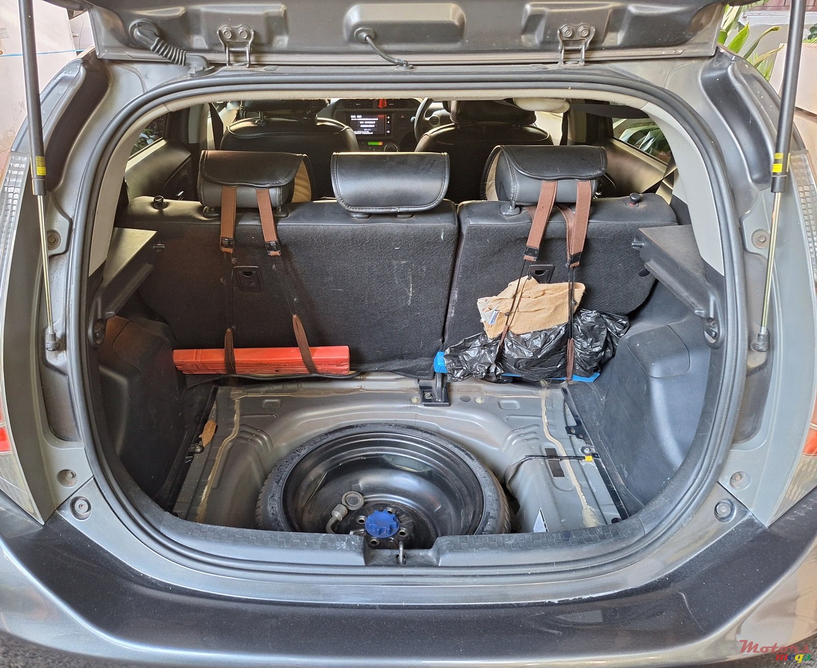 2013' Toyota Aqua Hybrid photo #4