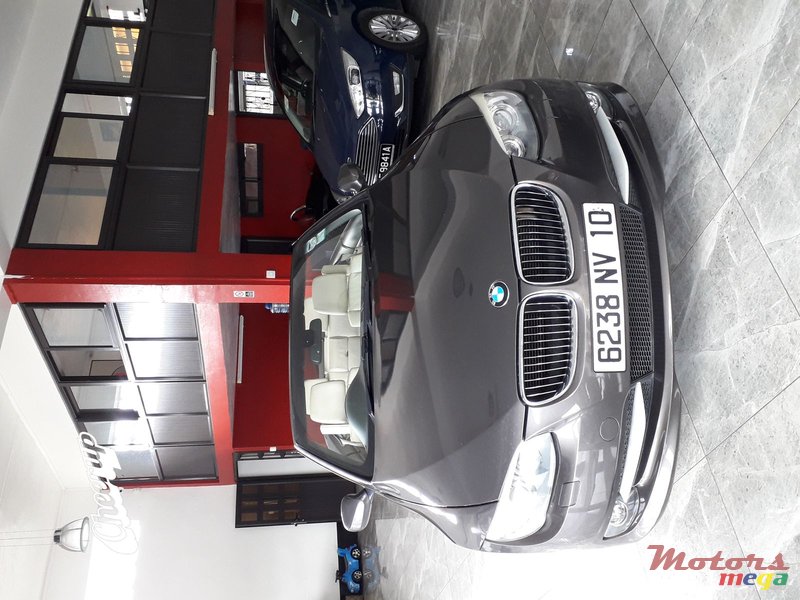 2010' BMW 3 Series Convertible photo #1