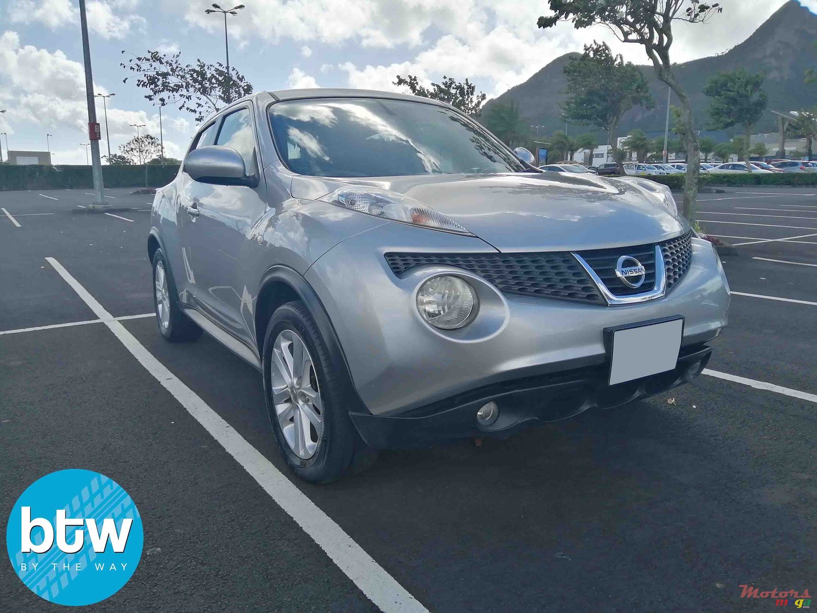 2010' Nissan Juke photo #2