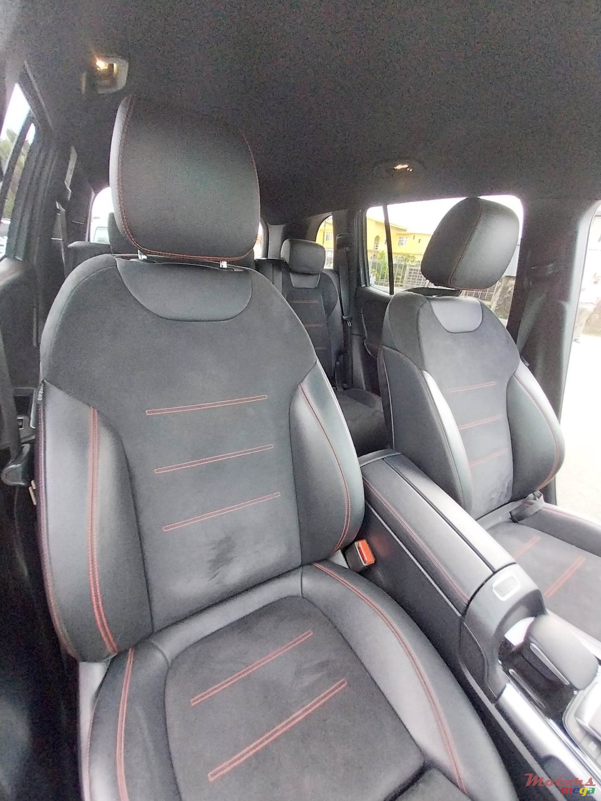 2020' Mercedes-Benz GLB 200 photo #3