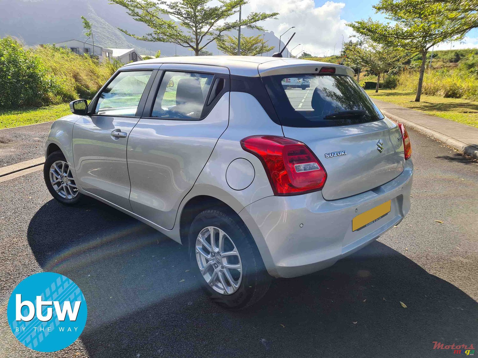 2019' Suzuki Swift photo #3