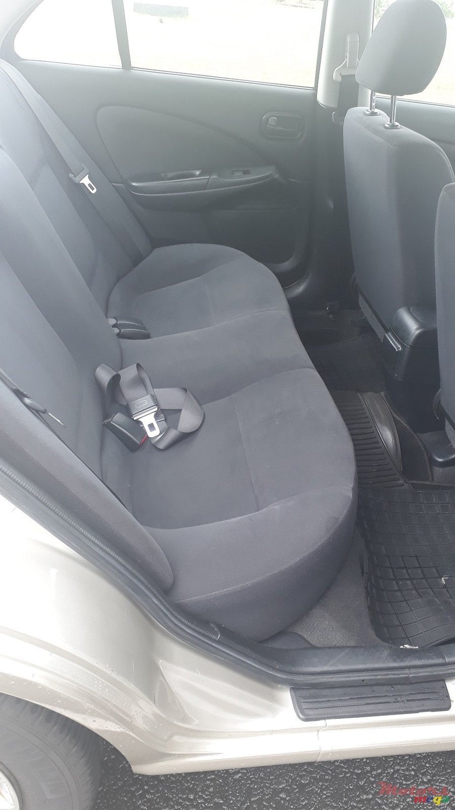 2011' Nissan Sunny photo #3