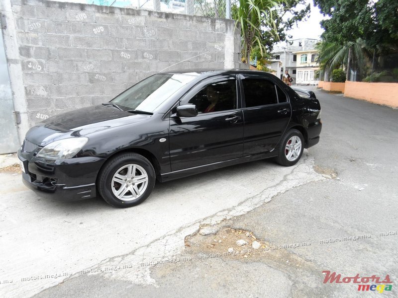 2005' Mitsubishi Lancer photo #1
