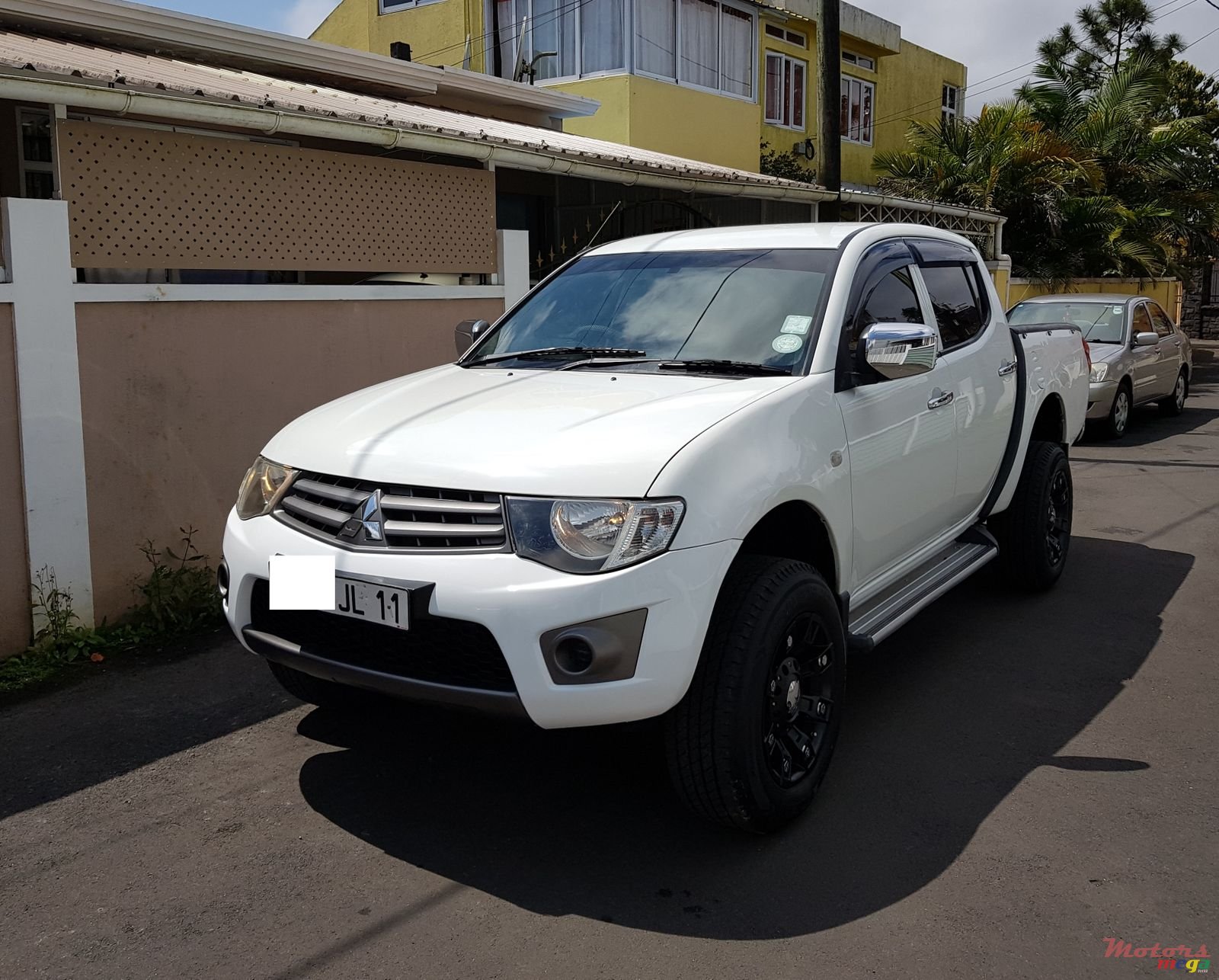 2011' Mitsubishi Sportero 4x4 photo #2