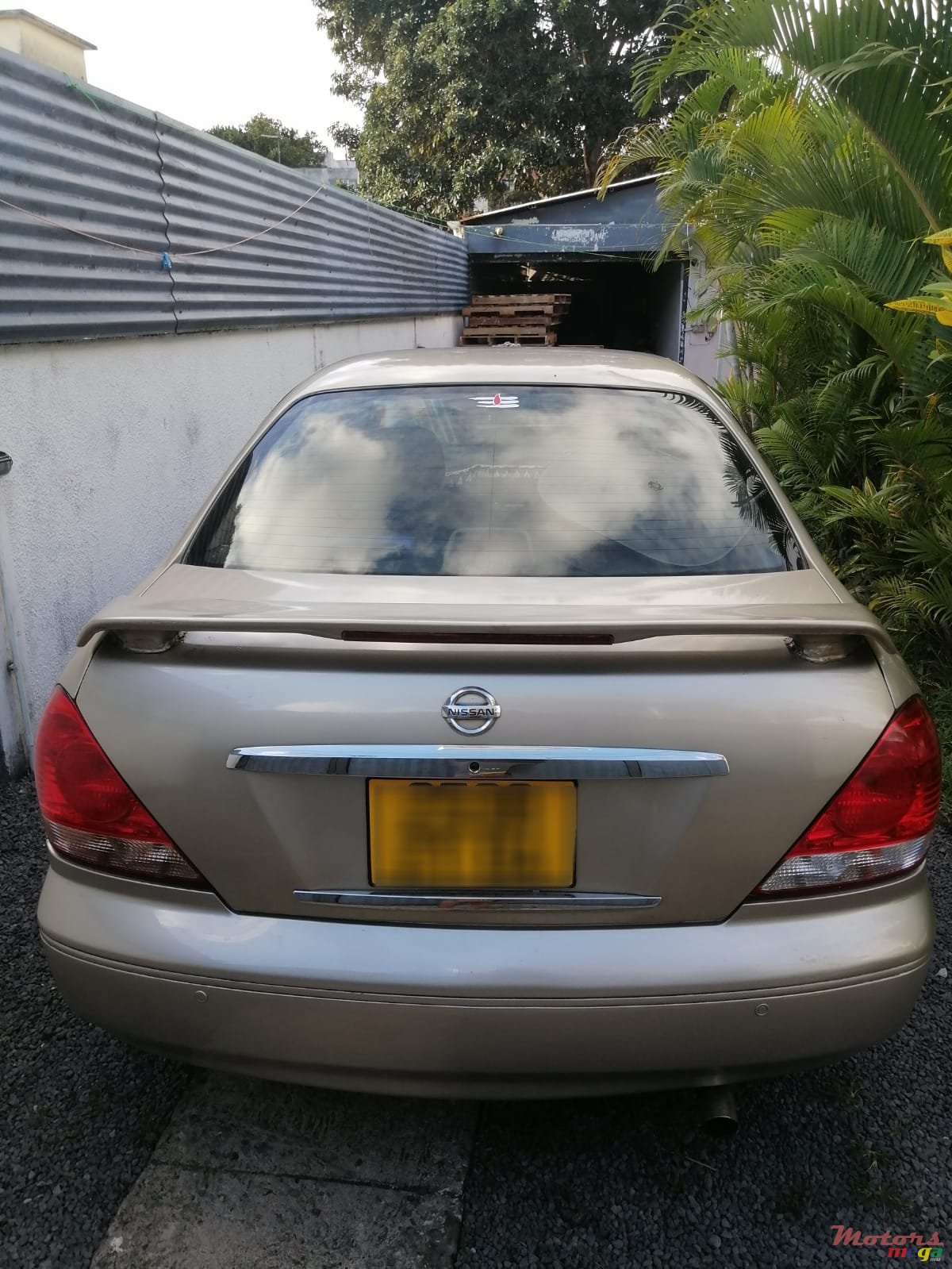 2004' Nissan Sunny photo #2