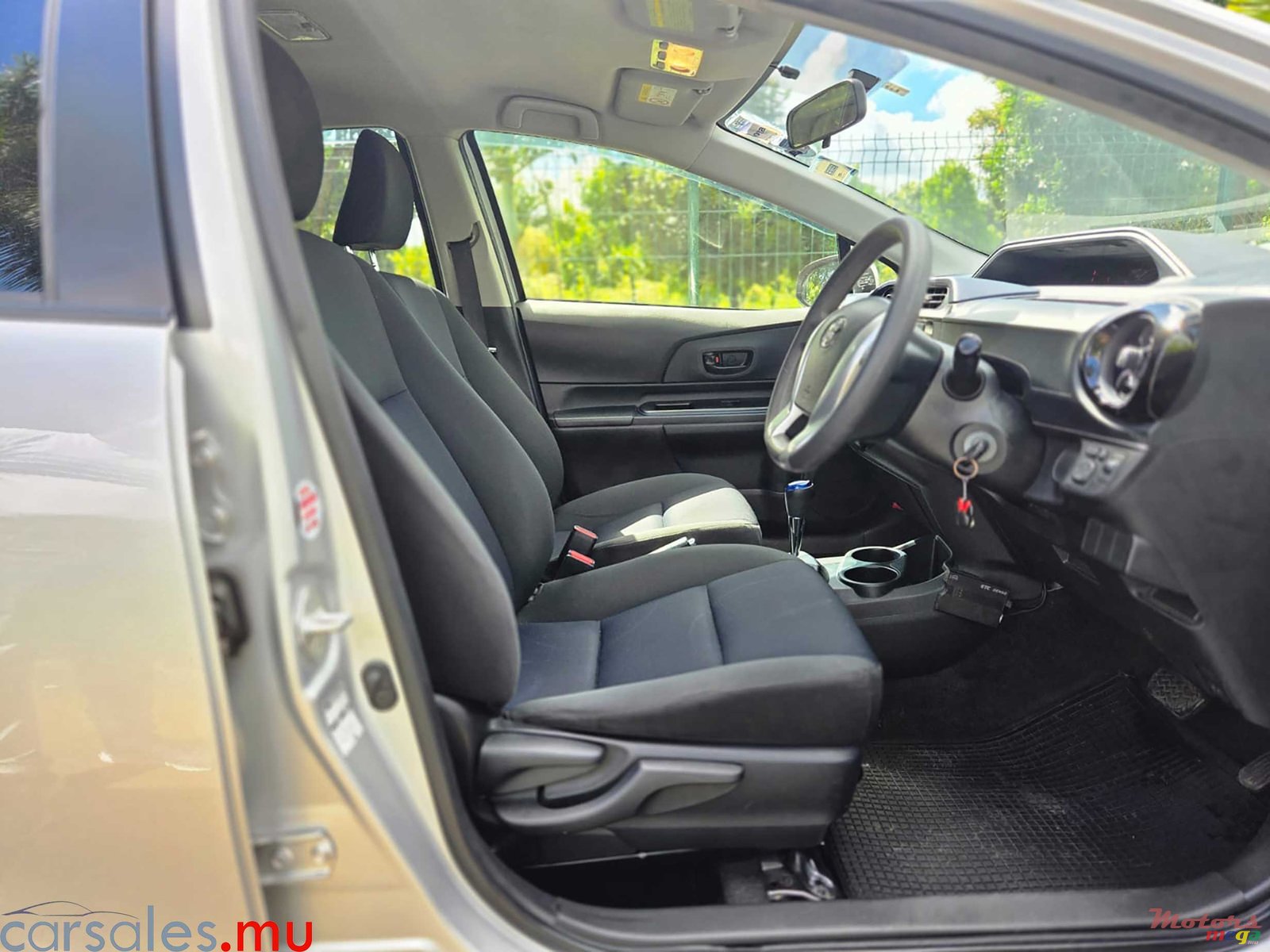 2017' Toyota Aqua 1.5 Hybrid photo #5