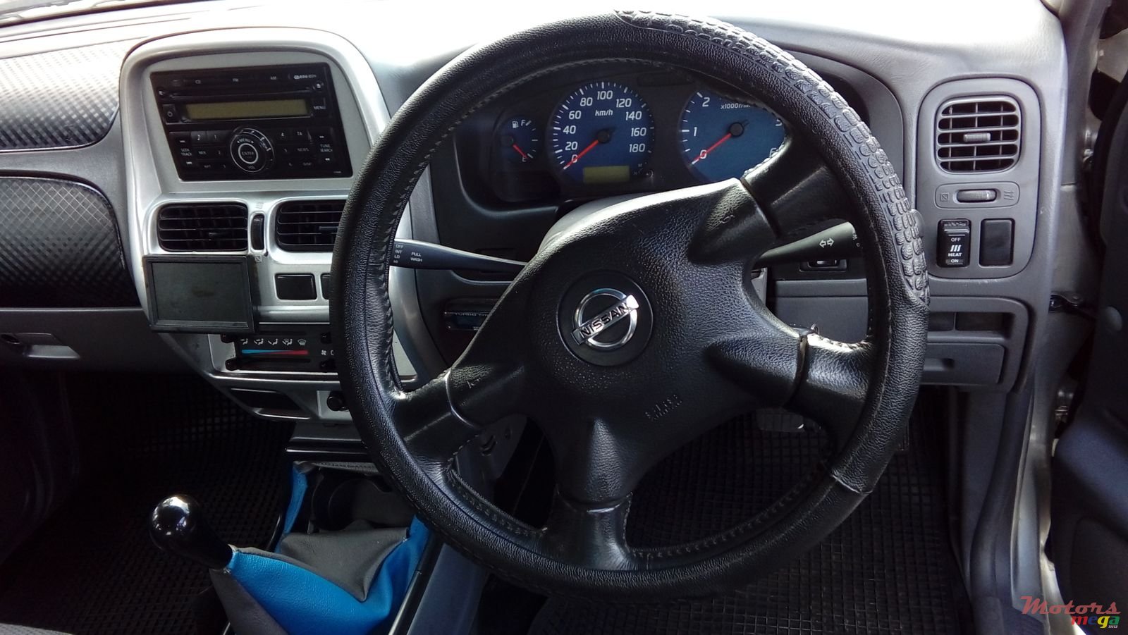 2010' Nissan Hardbody photo #3