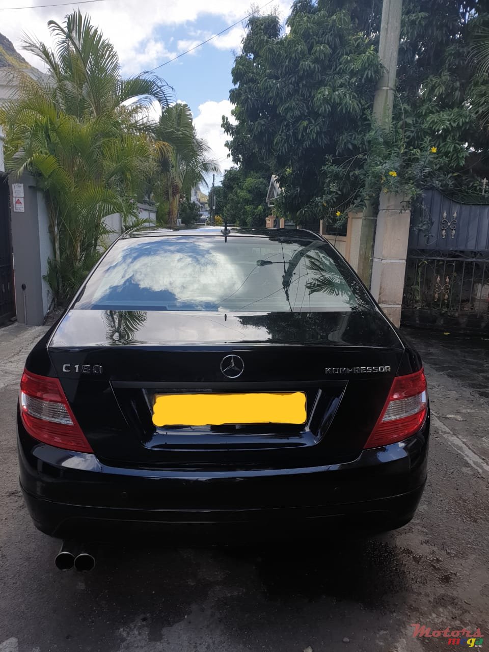 2011' Mercedes-Benz C-Class photo #2